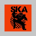SKA mikina s kapucou stiahnutelnou šnúrkami a klokankovým vreckom vpredu 